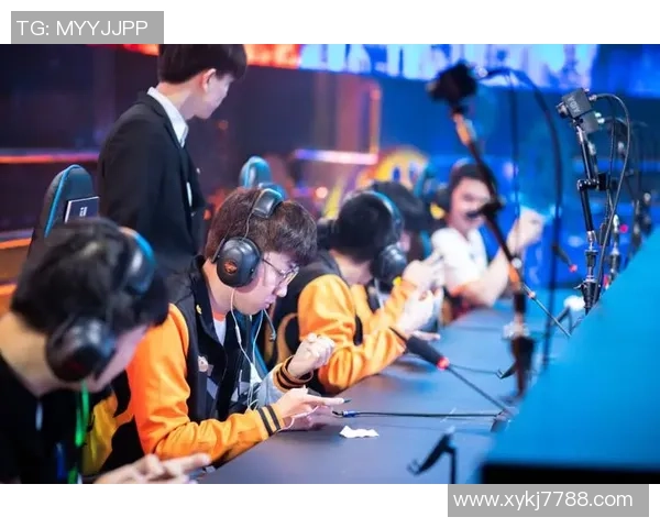 莫纳加斯与格雷米奥激战正酣双方争夺胜利的精彩瞬间回顾